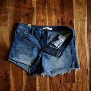 Kan Can Cut off shorts